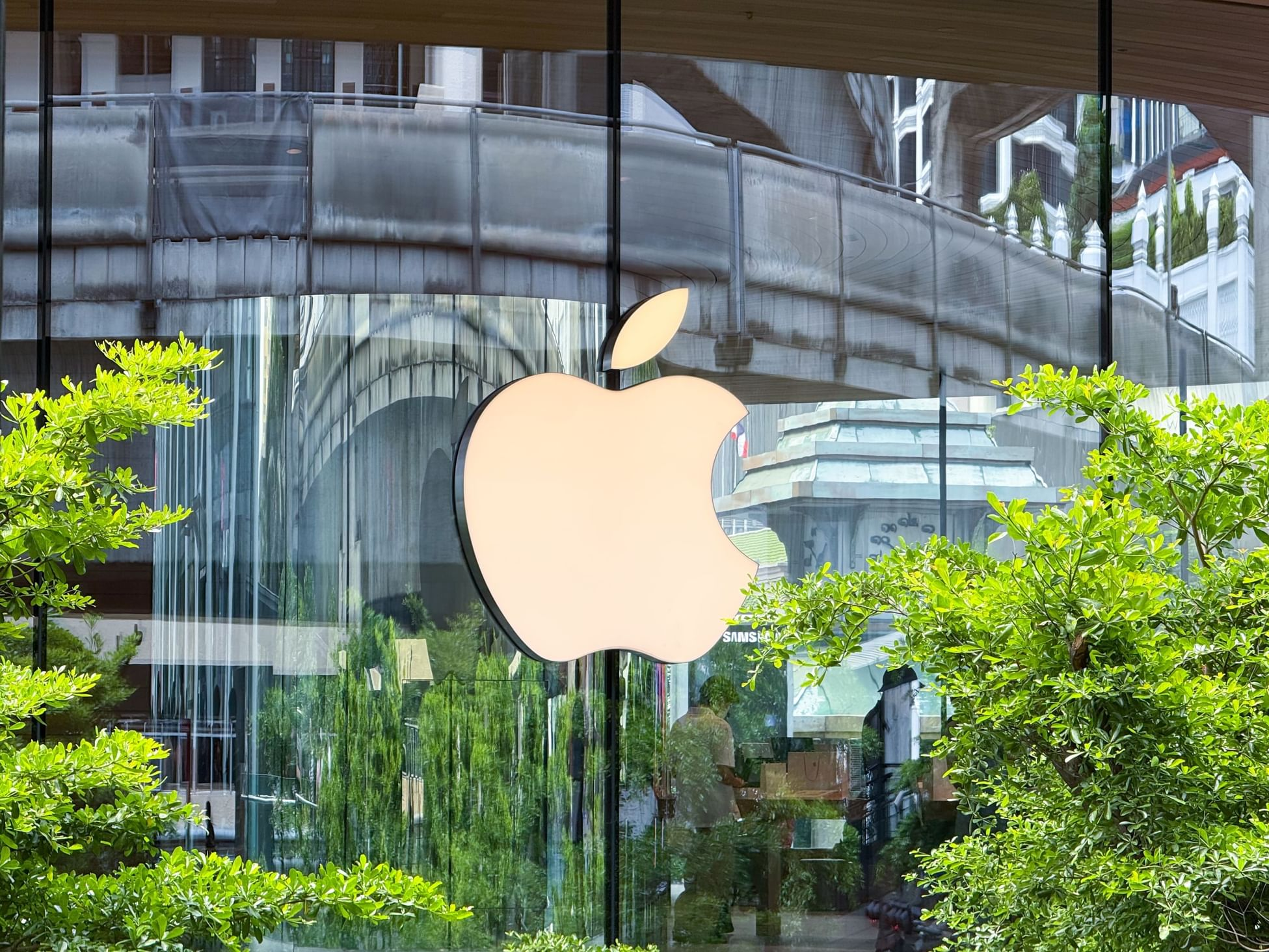 Apple Fast-Tracks Security Updates Amid AI-Driven Cyber Threats
